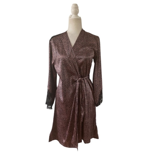 Victoria’s Secret Chantilly Lace Robe NWT - Picture 8 of 12